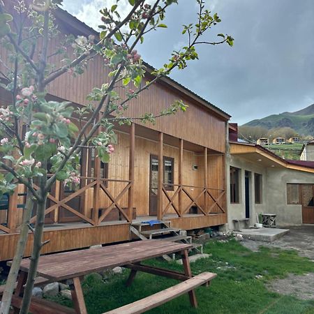 קזבגי Family Hostel Nika מראה חיצוני תמונה