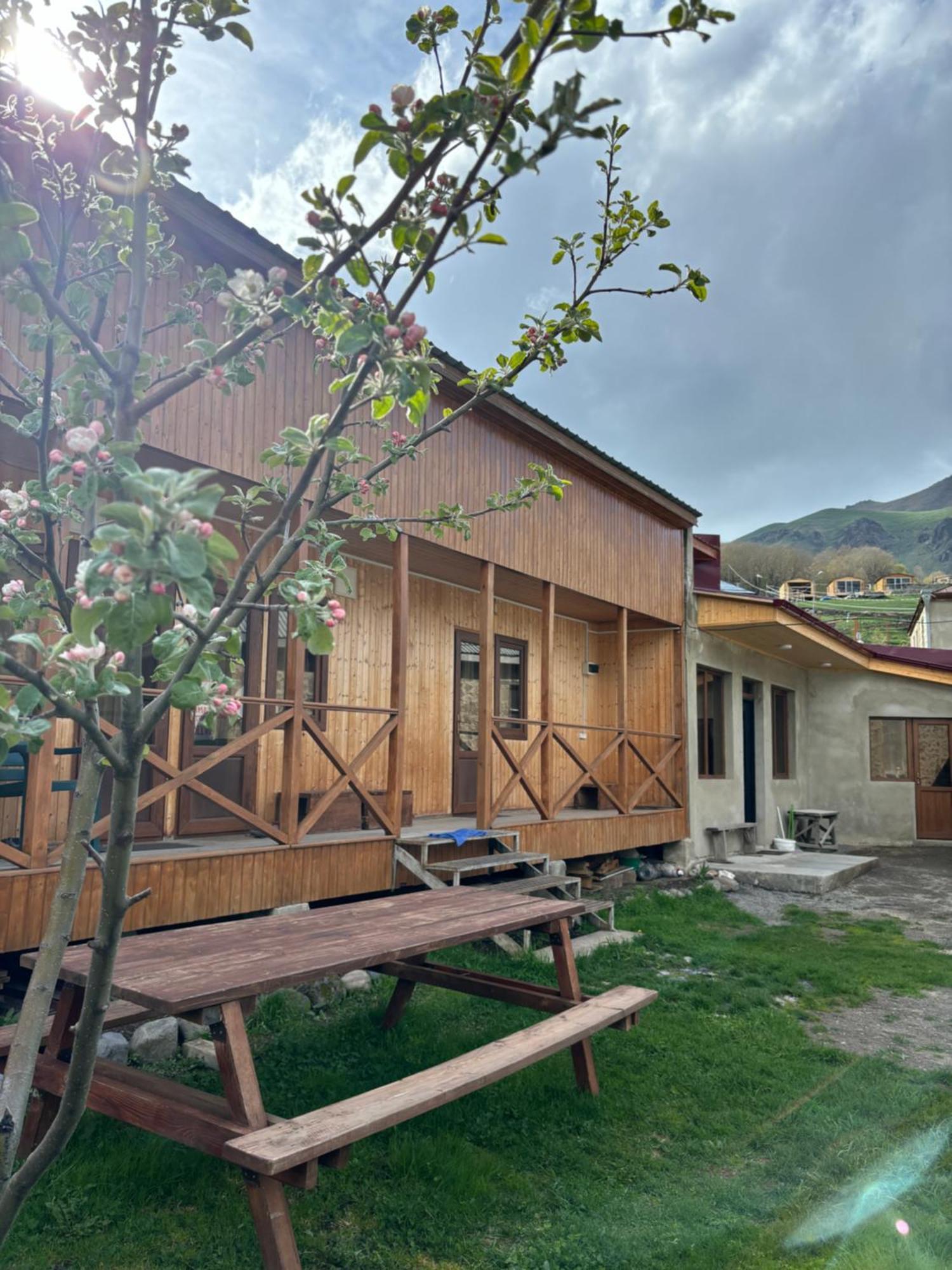 קזבגי Family Hostel Nika מראה חיצוני תמונה